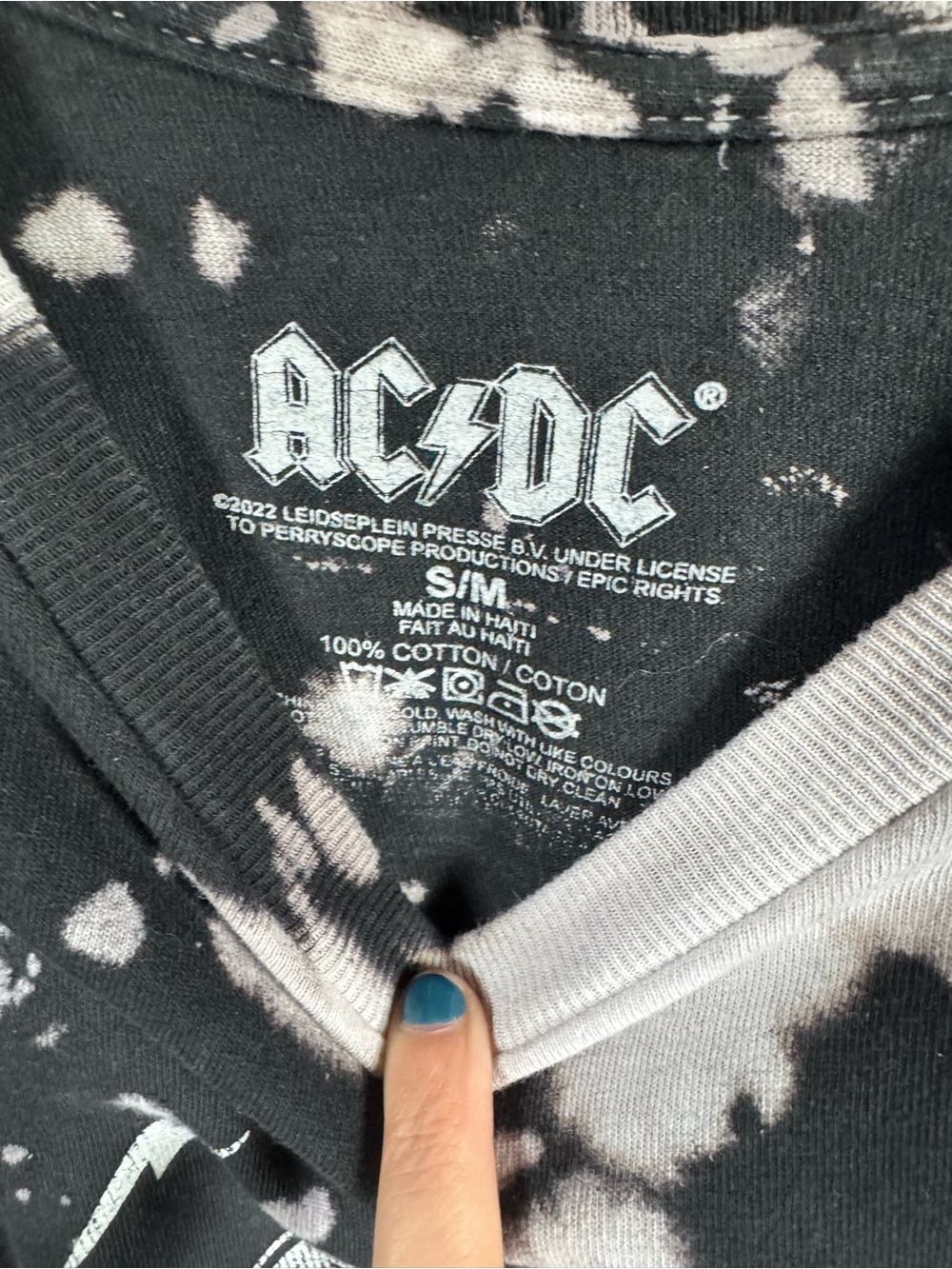 AC/DC - Picture 3 of 5